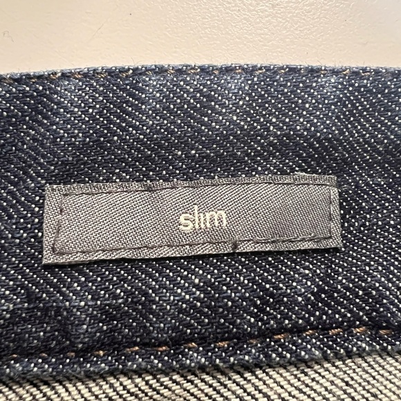 Liz Claiborne Woman’s Dark Blue Straight Jeans - Size 8 - Picture 6 of 16